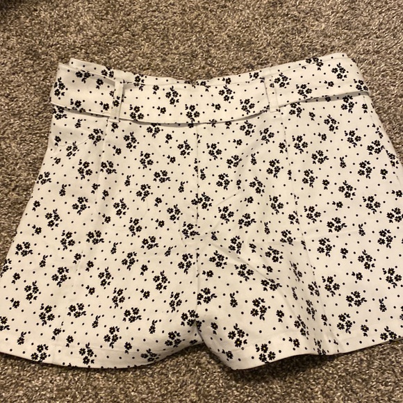 BCBG High Waisted Shorts. NWT - Picture 3 of 5